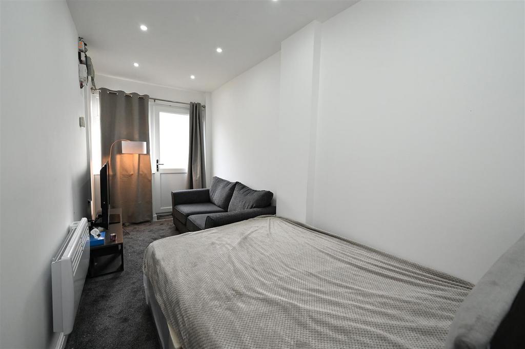 Annex bedroom.JPG