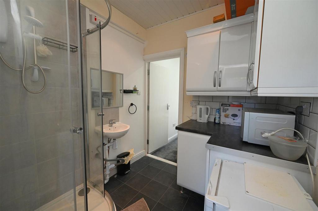 Annex shower room1.JPG