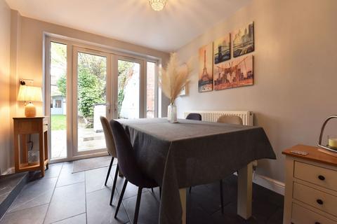 3 bedroom semi-detached house for sale, Cross Street, Kingswinford DY6