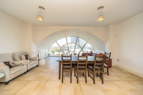 2 bedroom flat for sale, Uxbridge Road, London W5