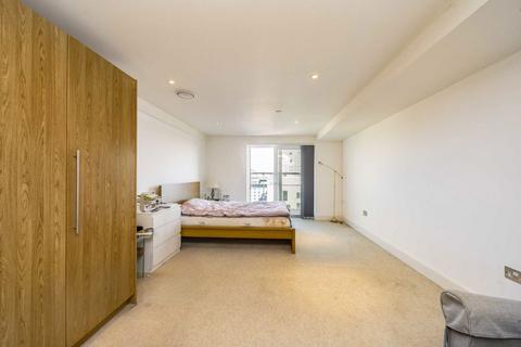 2 bedroom flat for sale, Uxbridge Road, London W5
