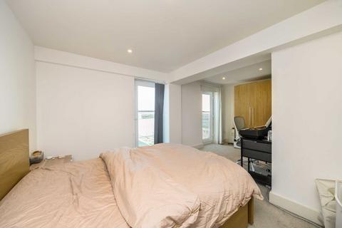 2 bedroom flat for sale, Uxbridge Road, London W5