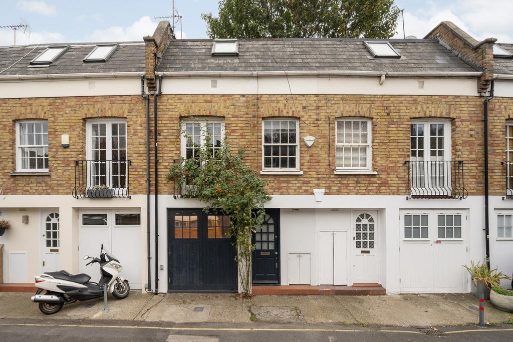 Private Realtor-23 Royal Crescent Mews-1 Lo