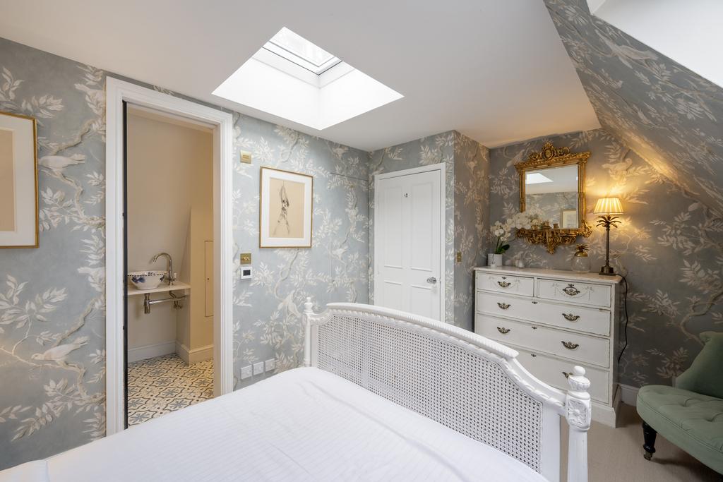 Private Realtor-23 Royal Crescent Mews-22 Lo