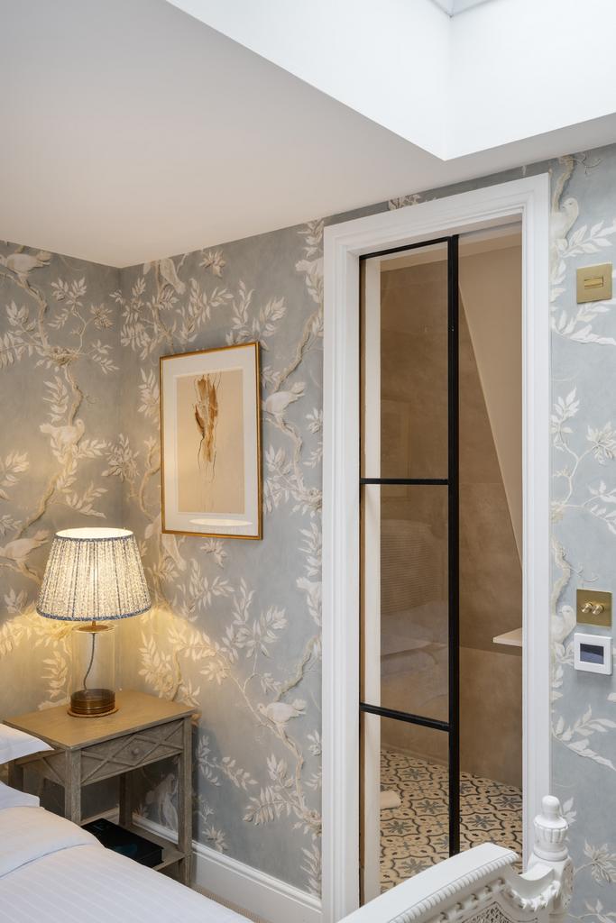 Private Realtor-23 Royal Crescent Mews-24 Lo