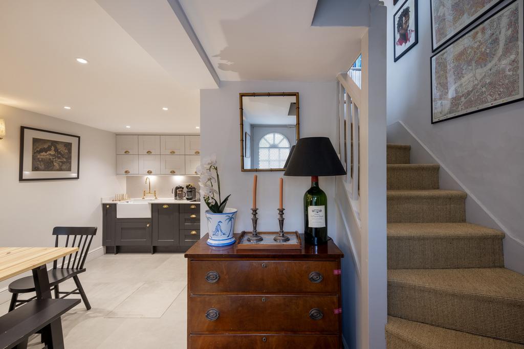Private Realtor-23 Royal Crescent Mews-8 Lo