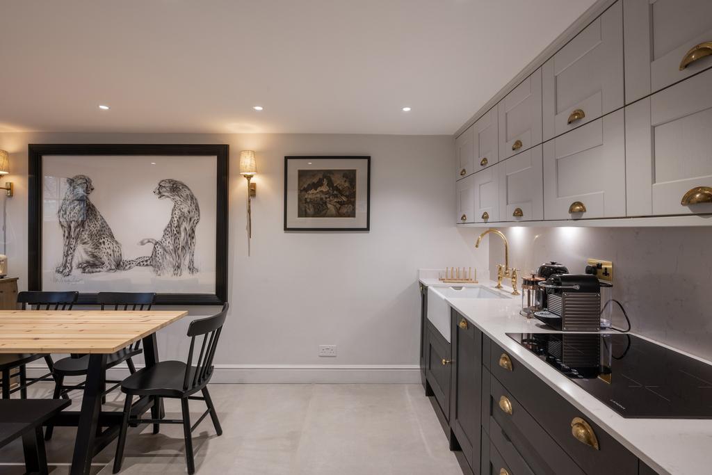 Private Realtor-23 Royal Crescent Mews-6 Lo