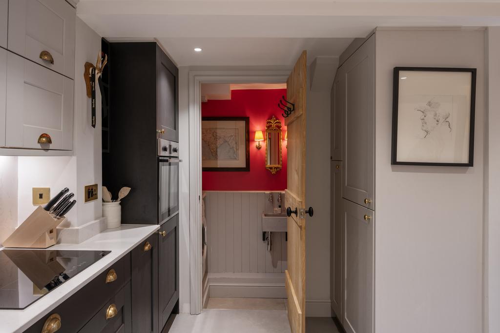 Private Realtor-23 Royal Crescent Mews-4 Lo