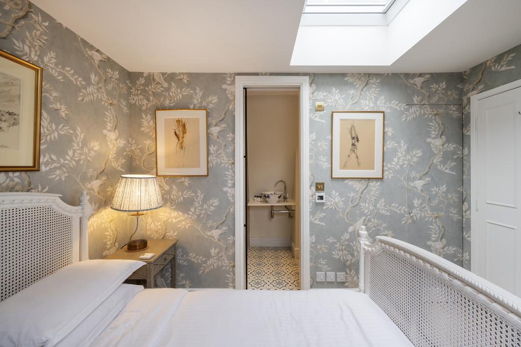 Private Realtor-23 Royal Crescent Mews-23 Lo