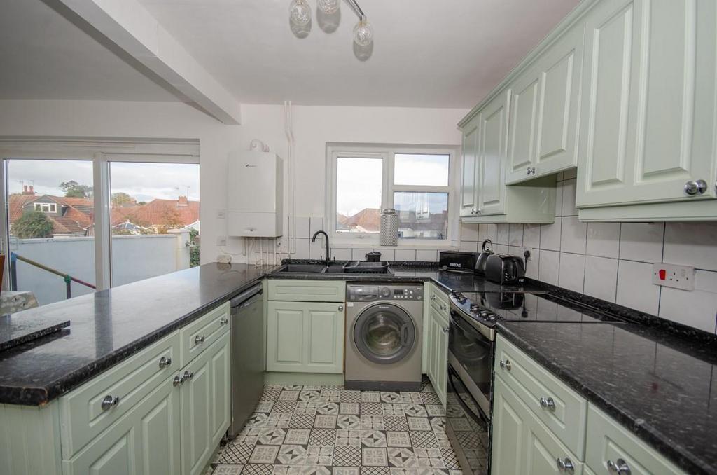 Kitchen pic 2.jpg