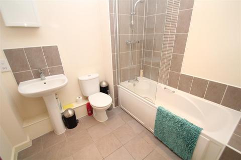 2 bedroom flat to rent, Mistletoe Court