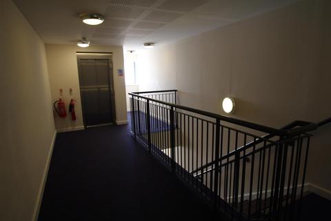 2 bedroom flat to rent, Mistletoe Court