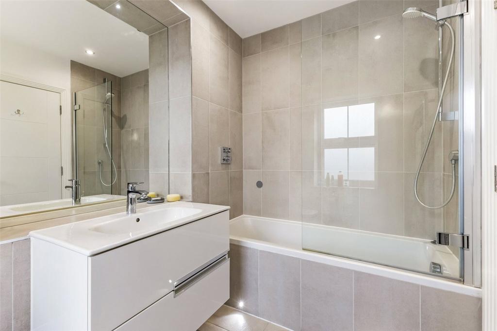 Bath/Shower Room