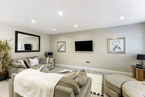 undefined, Kingsway Mews, Farnham Common, Slough, Buckinghamshire, SL2
