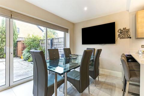 undefined, Kingsway Mews, Farnham Common, Slough, Buckinghamshire, SL2
