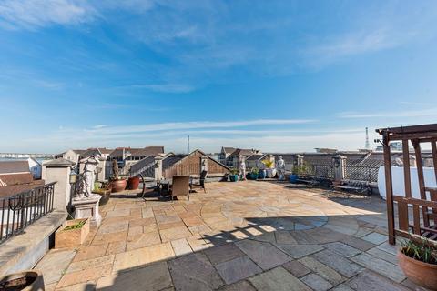3 bedroom penthouse for sale, Ingress Park Avenue, Greenhithe DA9