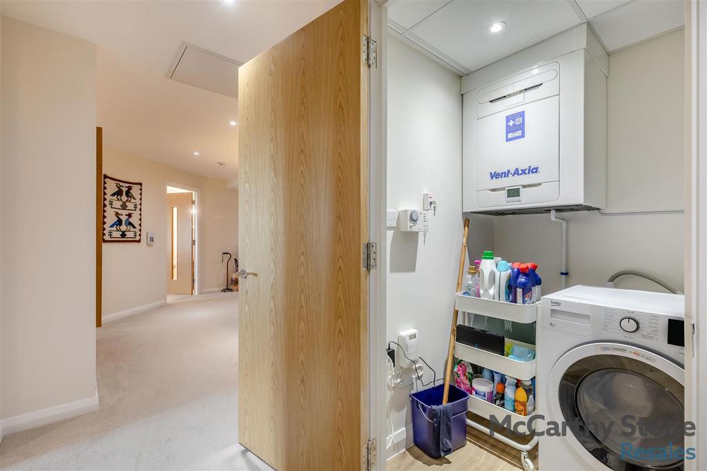 8667988-interior08.jpg