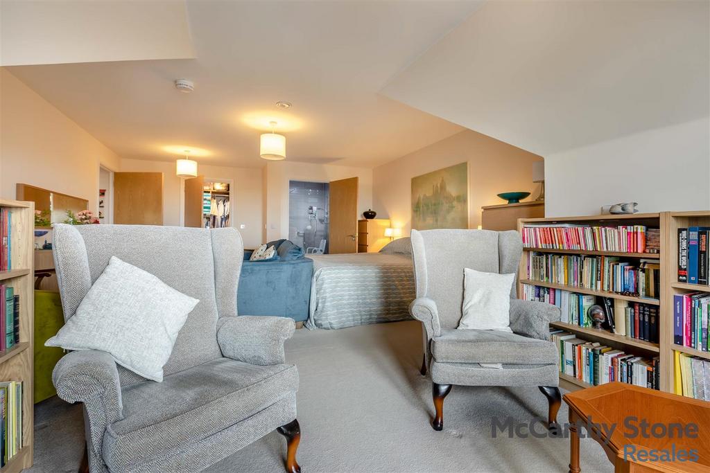 8667988-interior02.jpg