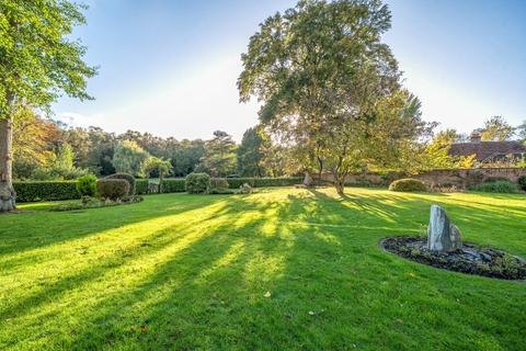 5 bedroom detached house for sale, Fleet Hill, Finchampstead, Wokingham