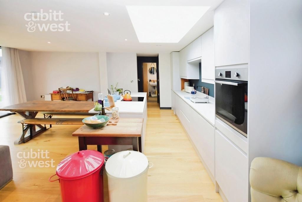 Kitchen/Dining Area