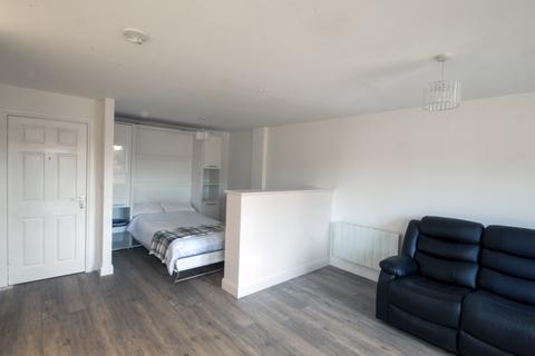undefined, High Street, Crowthorne RG45