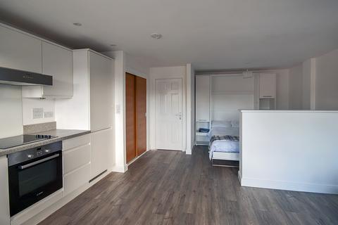 undefined, High Street, Crowthorne RG45