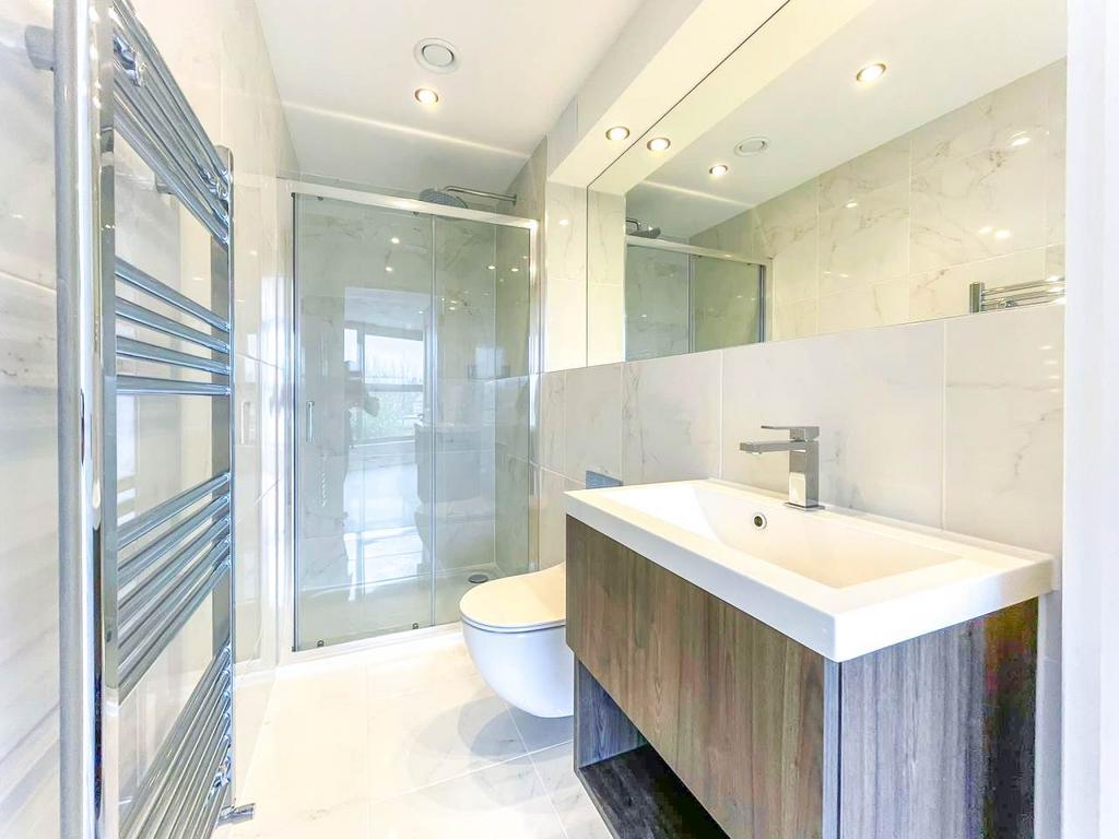 18 Bowmont shower ro
