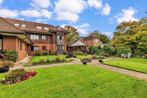 1 bedroom ground floor flat for sale, Fitzjohn Court, Hassocks, BN6 8QP