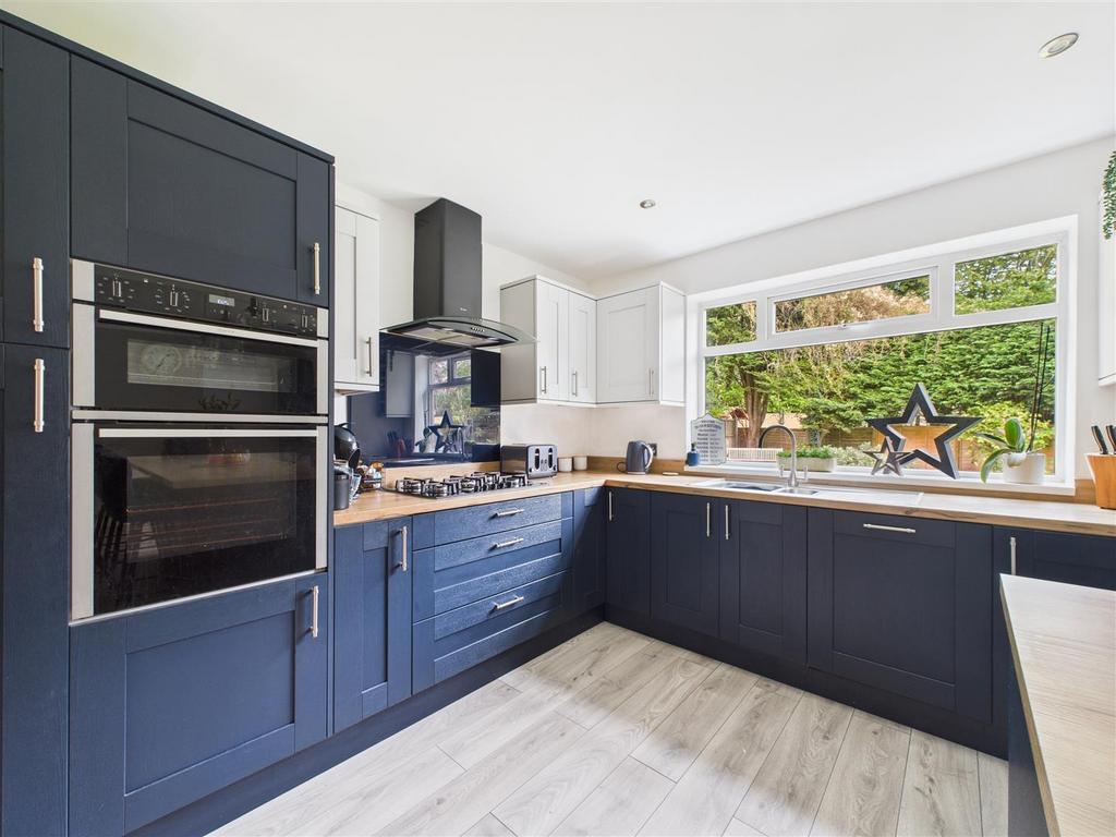 CAM03303 G0-PR0239-STILL017.jpg