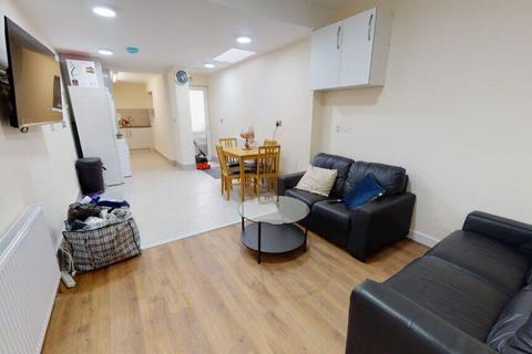 undefined, Streatham Road, Mitcham CR4