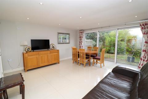 undefined, Aldershot Road, Fleet GU51