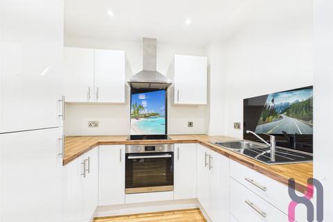 3 bedroom flat to rent, Manchester Waters, 1 Pomona Strand, Old Trafford, Manchester, M16