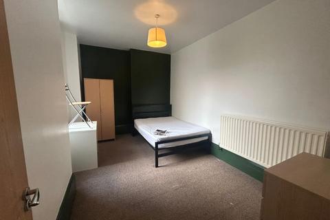 3 bedroom flat to rent, Hill Park Crescent, Flat 1, Plymouth PL4