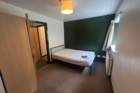 3 bedroom flat to rent, Hill Park Crescent, Flat 1, Plymouth PL4