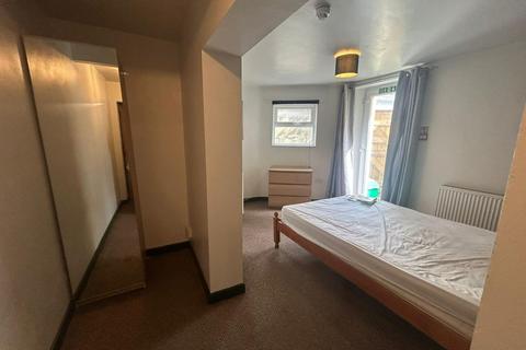 3 bedroom flat to rent, Hill Park Crescent, Flat 1, Plymouth PL4