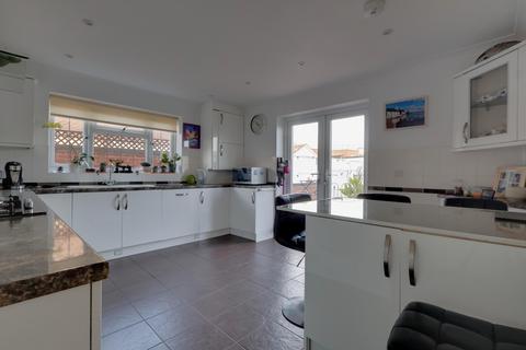 4 bedroom detached house for sale, Marshall Road, Hayling Island