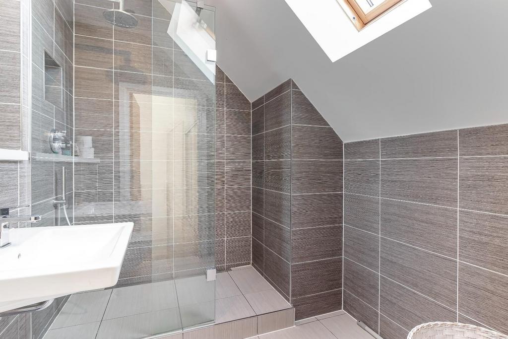 Master Bedroom Ensuite.jpg