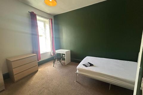 3 bedroom flat to rent, Hill Park Crescent, Flat 2, Plymouth PL4