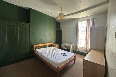 3 bedroom flat to rent, Hill Park Crescent, Flat 2, Plymouth PL4