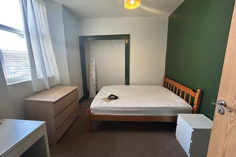 3 bedroom flat to rent, Hill Park Crescent, Flat 2, Plymouth PL4