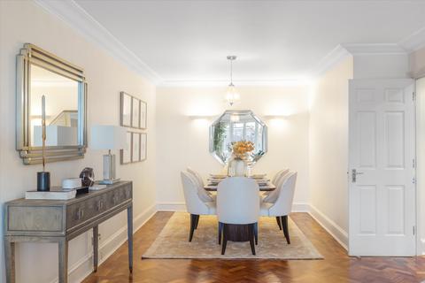 3 bedroom flat for sale, Wrights Lane, London, W8