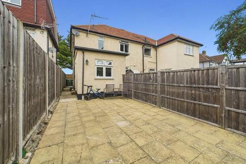 undefined, London Road, Feltham, TW14