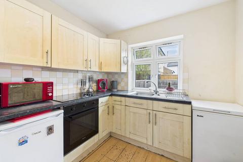 undefined, London Road, Feltham, TW14