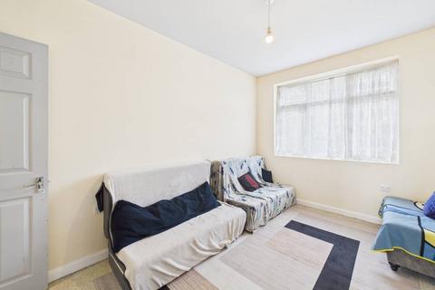 undefined, London Road, Feltham, TW14