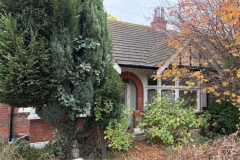 undefined, Woodford Bridge Road