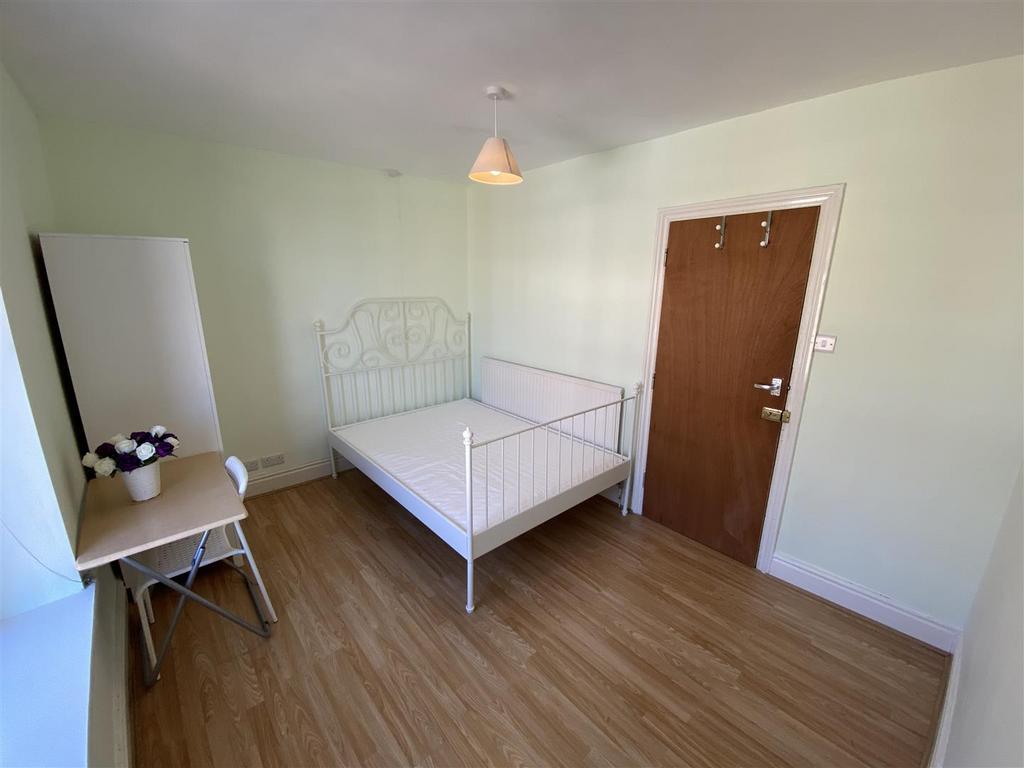 Bed2.JPG