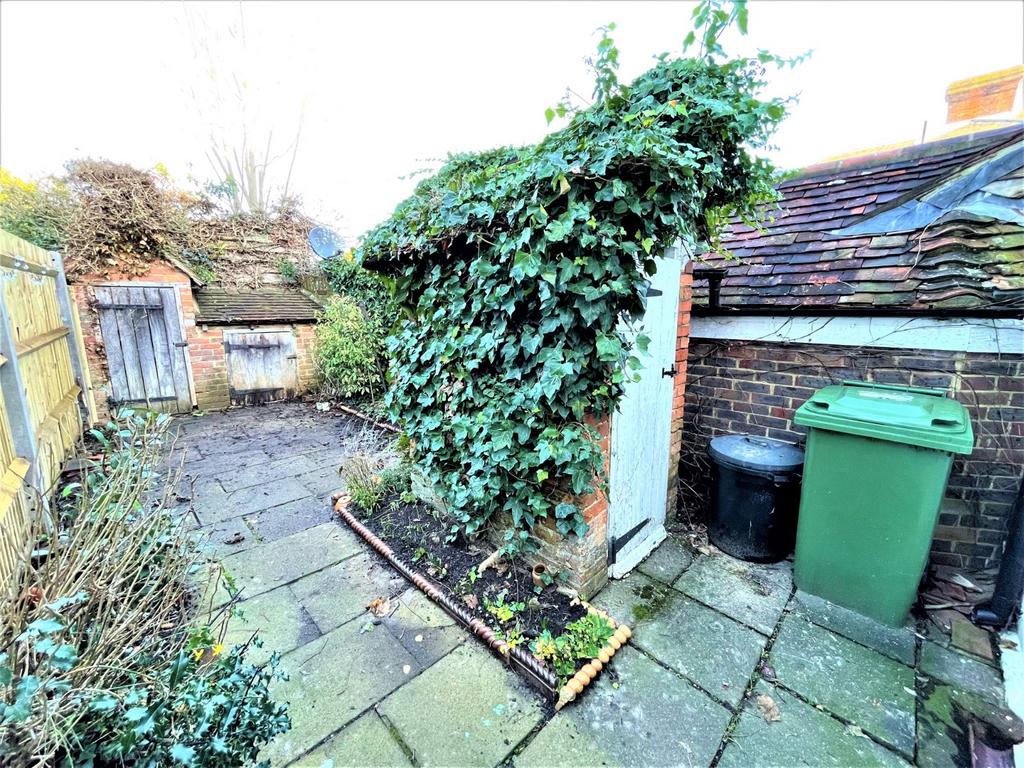 Rear Courtyard Garde