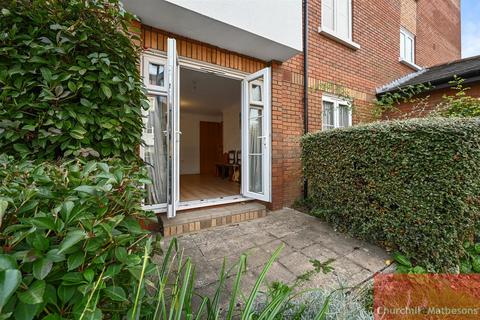 undefined, Beechwood Grove, London