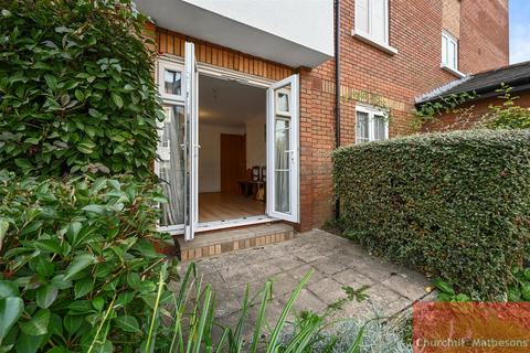 undefined, Beechwood Grove, London, W3