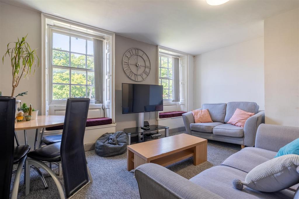23 Castle Hill Flat 2 7.jpg